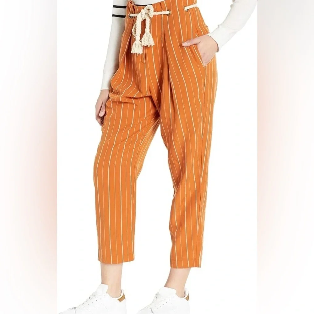 ASTR The Label size Medium Neo Rust High Waist Pleated Pinstripe Crop Pants